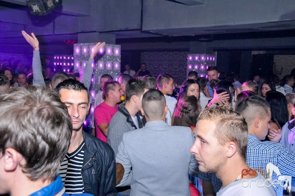 Petrecere în Club Life, 