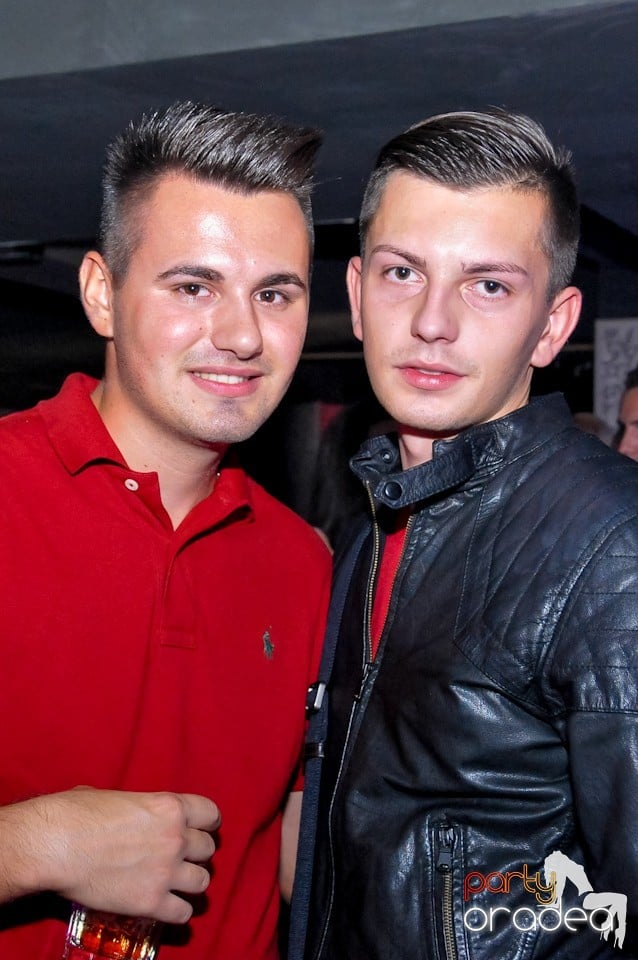 Petrecere în Club Life, 