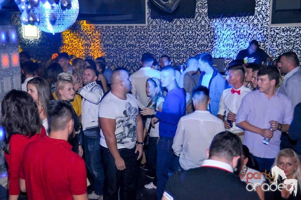 Petrecere în Club Life, 
