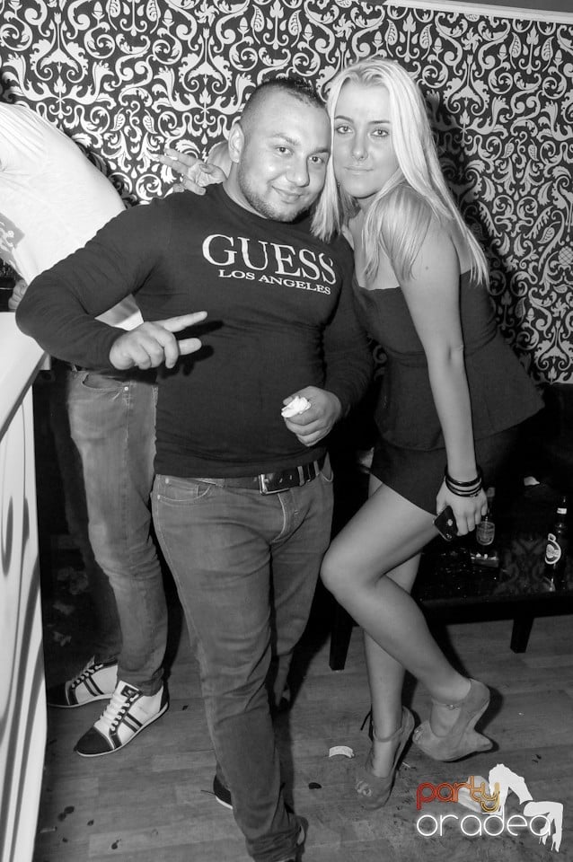 Petrecere în Club Life, 