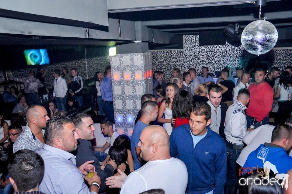 Petrecere în Club Life, 