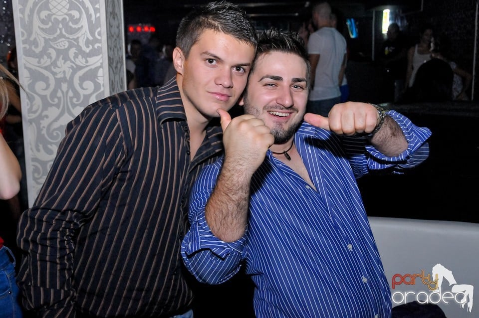 Petrecere în Club Life, 
