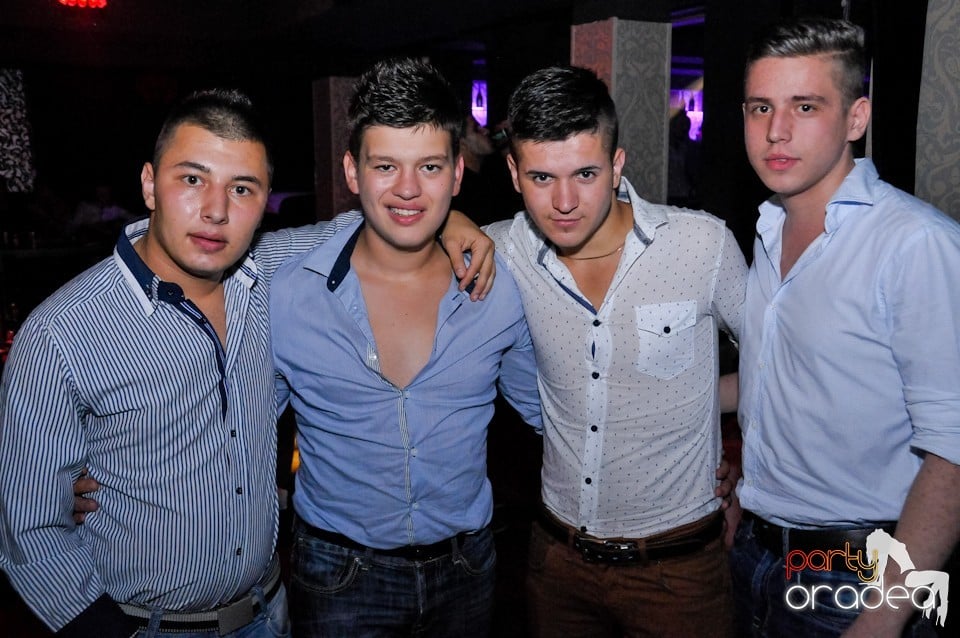 Petrecere în Club Life, 