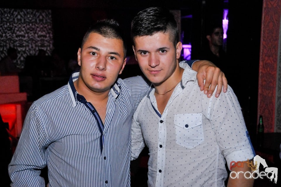 Petrecere în Club Life, 