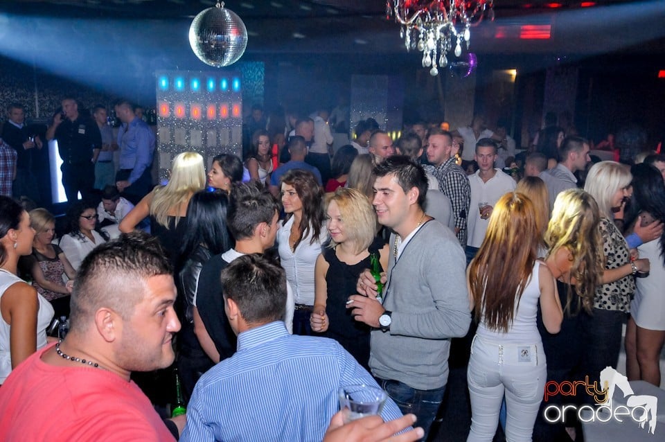Petrecere în Club Life, 