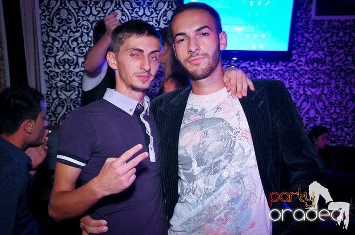 Petrecere în Club Life, 