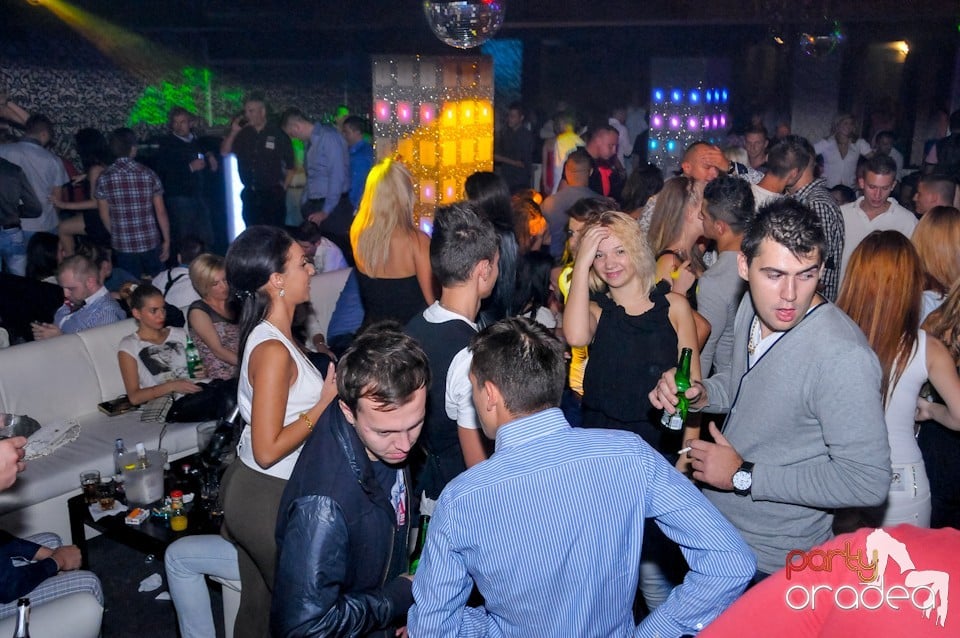Petrecere în Club Life, 