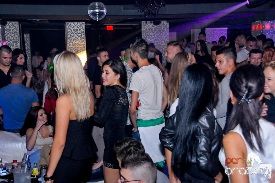 Petrecere în Club Life, 