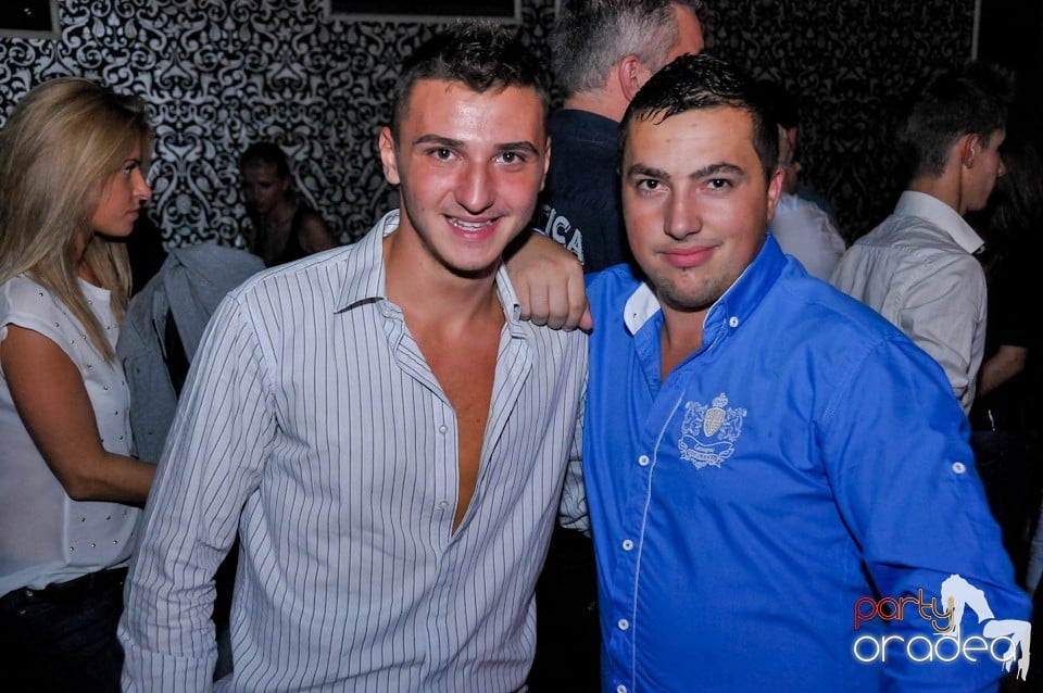 Petrecere în Club Life, 