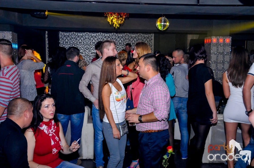 Petrecere în Club Life, 