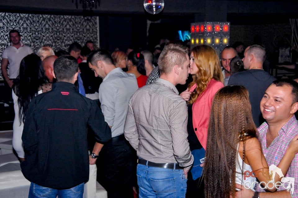 Petrecere în Club Life, 
