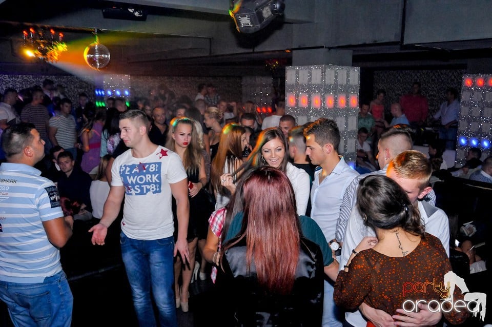 Petrecere în Club Life, 