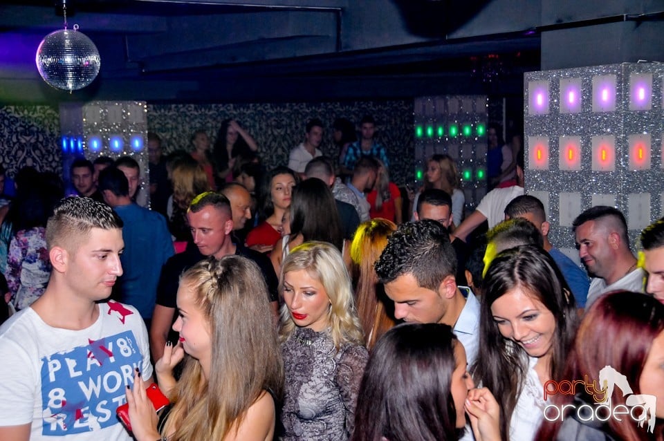 Petrecere în Club Life, 