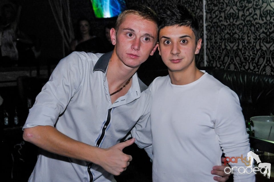 Petrecere în Club Life, 