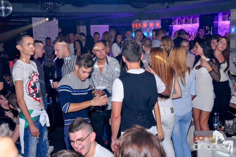 Petrecere în Club Life, 