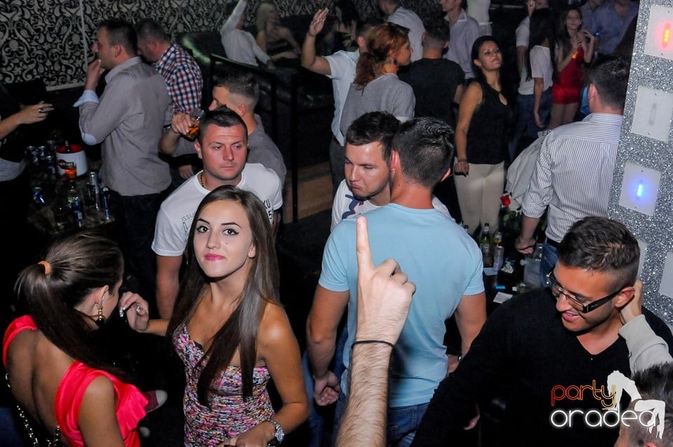 Petrecere în Club Life, 