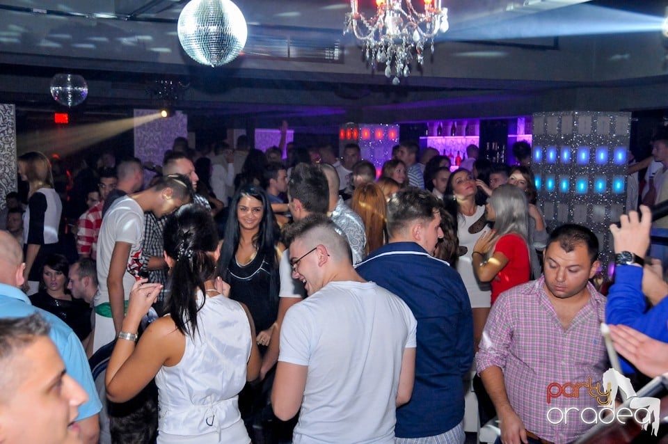 Petrecere în Club Life, 
