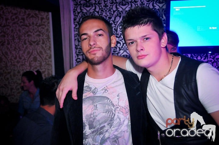 Petrecere în Club Life, 