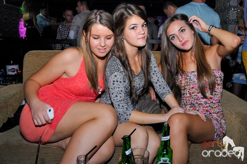 Petrecere în Club Life, 