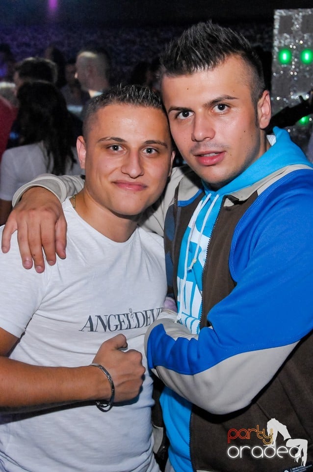 Petrecere în Club Life, 
