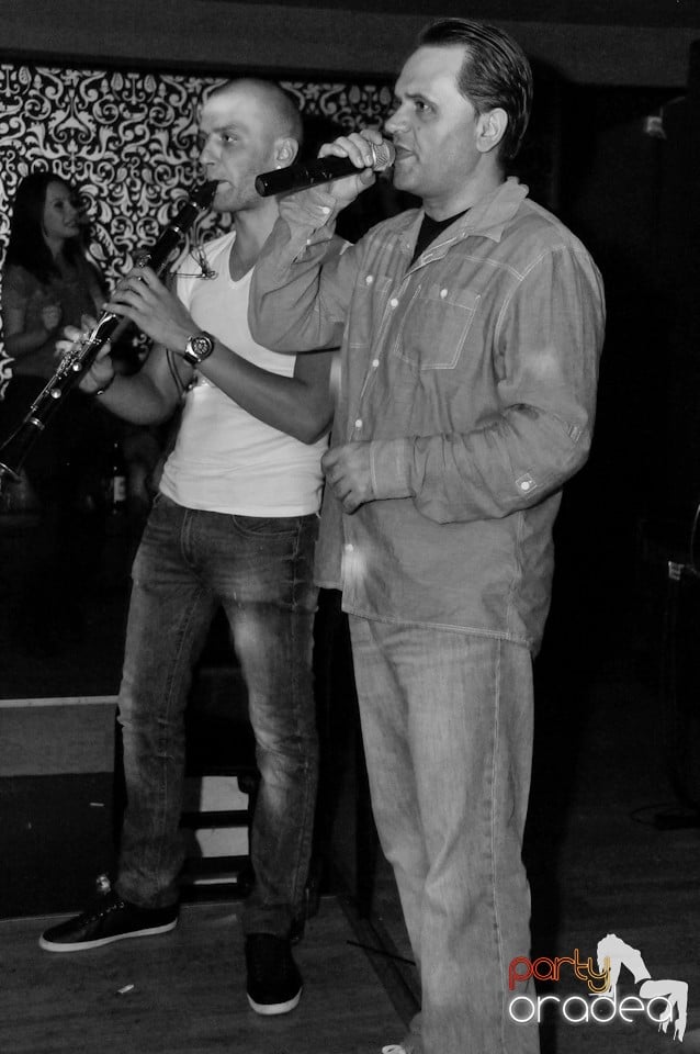 Petrecere în Club Life, 