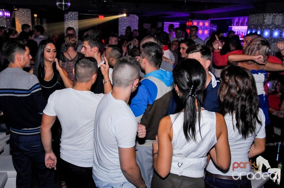 Petrecere în Club Life, 