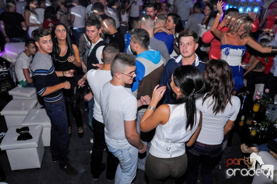 Petrecere în Club Life, 