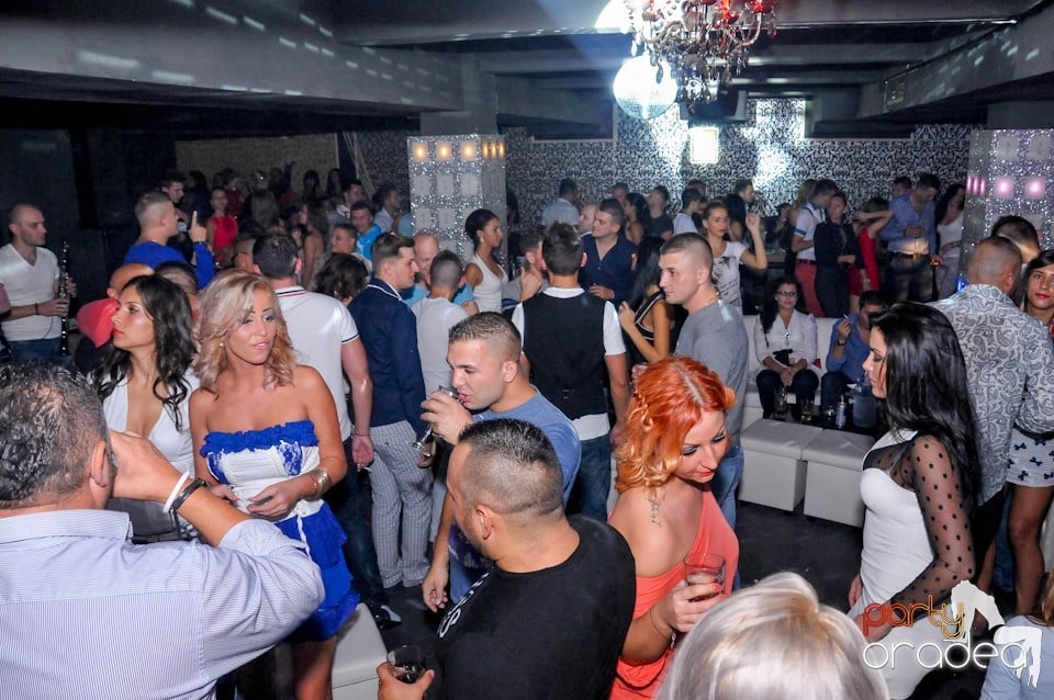Petrecere în Club Life, 