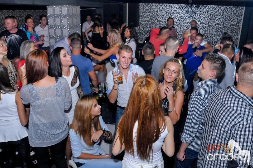Petrecere în Club Life, 