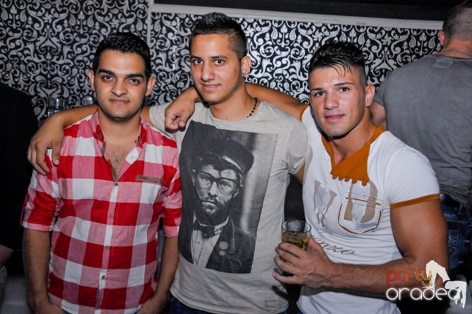 Petrecere în Club Life, 