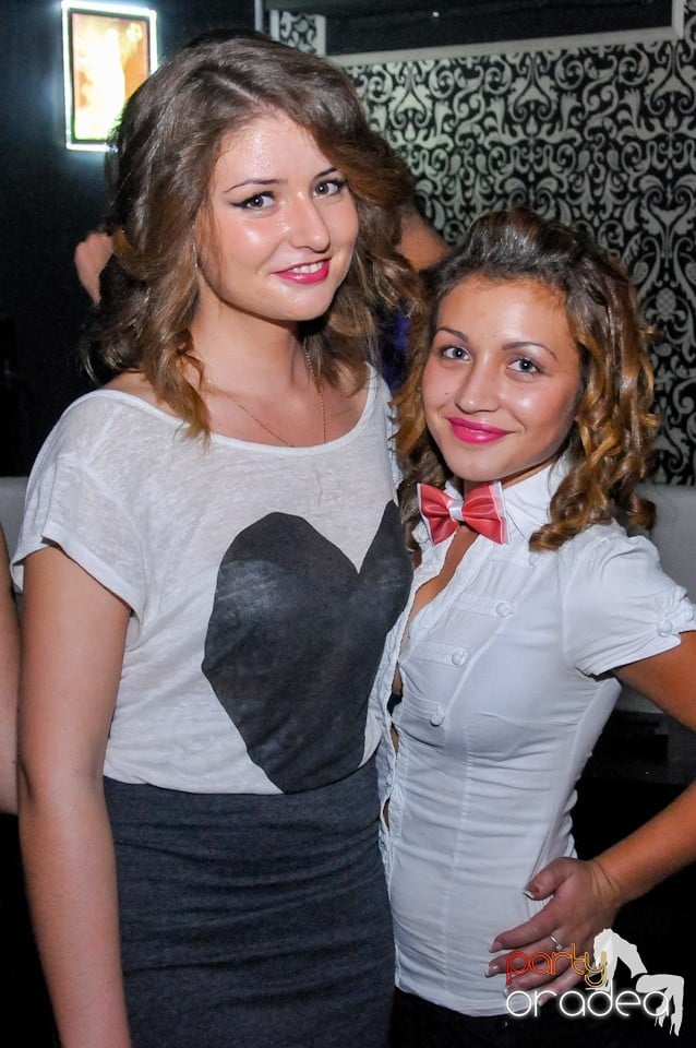 Petrecere în Club Life, 