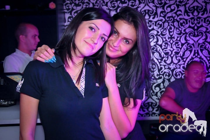 Petrecere în Club Life, 