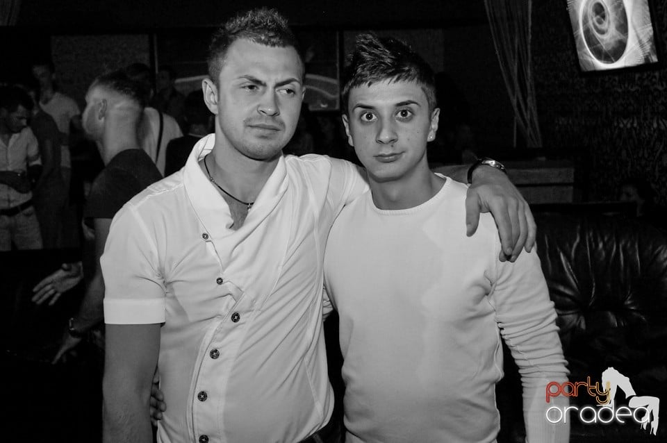 Petrecere în Club Life, 