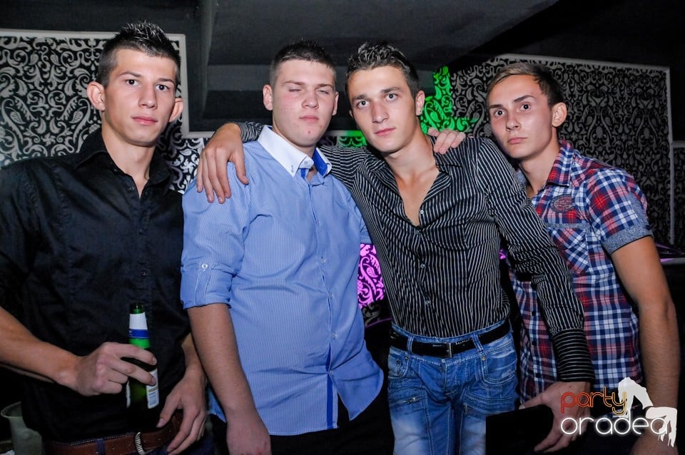 Petrecere în Club Life, 