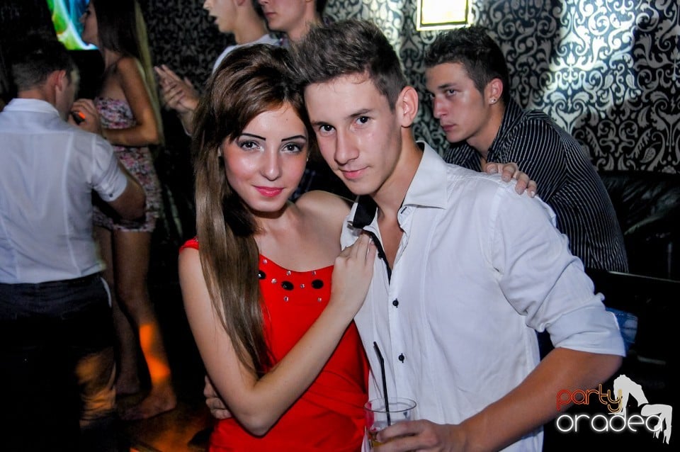 Petrecere în Club Life, 