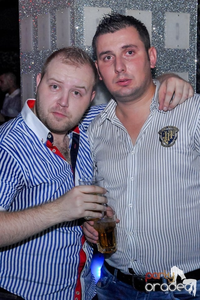 Petrecere în Club Life, 