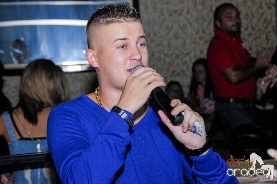 Petrecere în Club Life, 