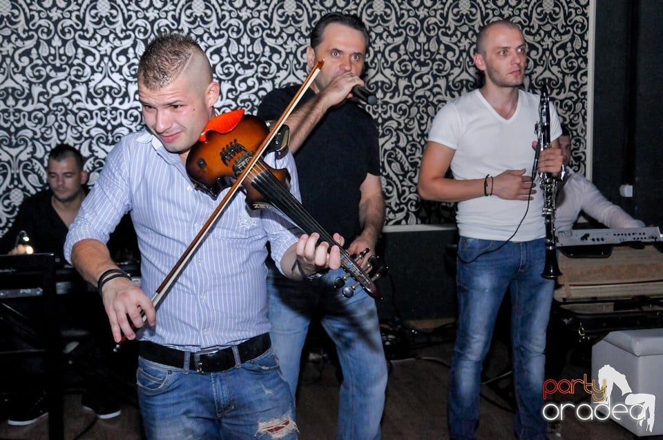 Petrecere în Club Life, 