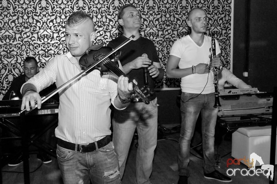 Petrecere în Club Life, 