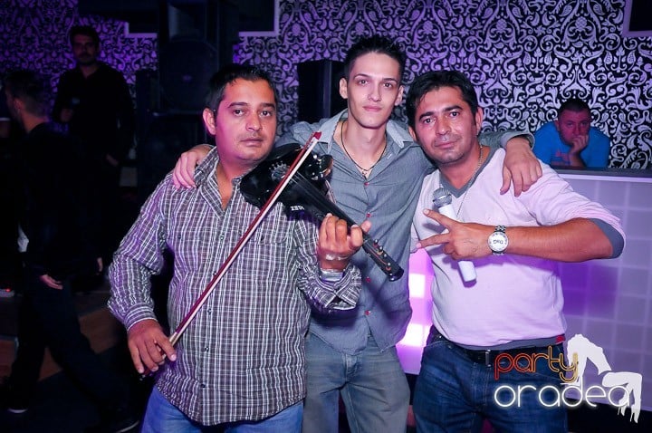 Petrecere în Club Life, 