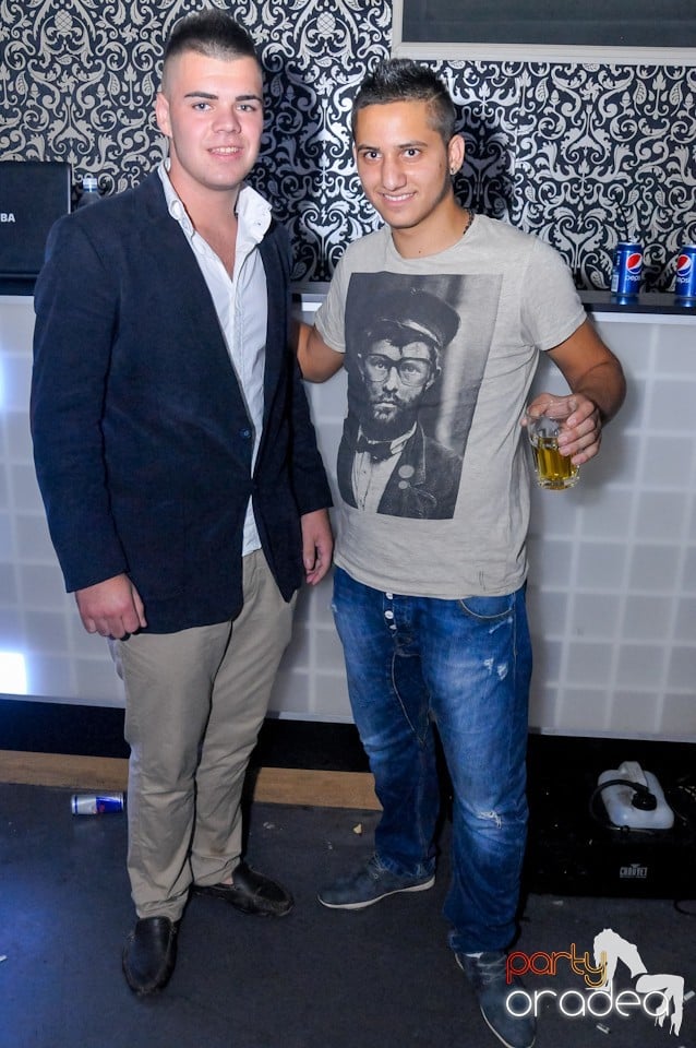 Petrecere în Club Life, 