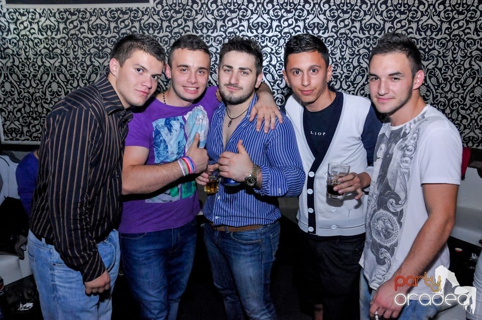 Petrecere în Club Life, 