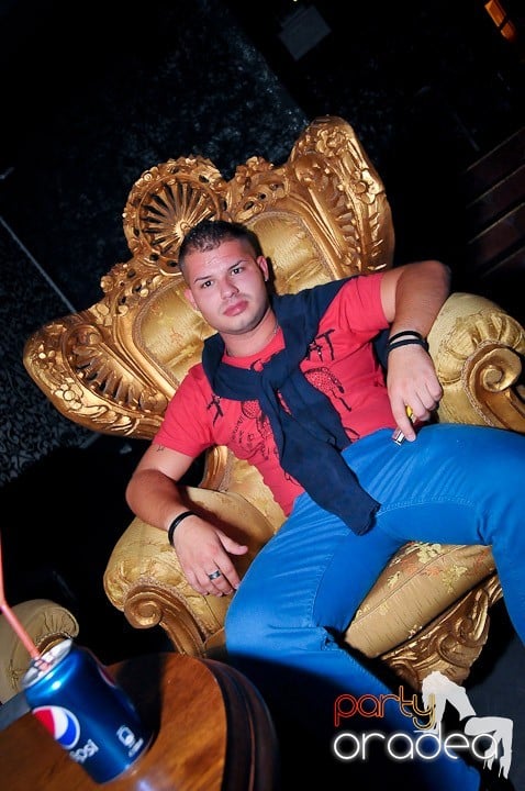 Petrecere în Club Life, 