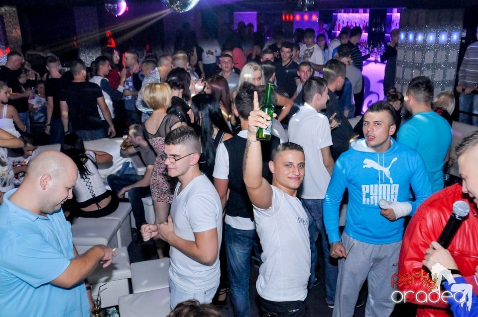 Petrecere în Club Life, 