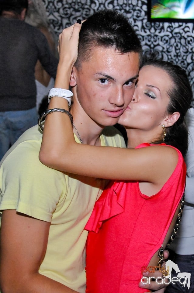 Petrecere în Club Life, 