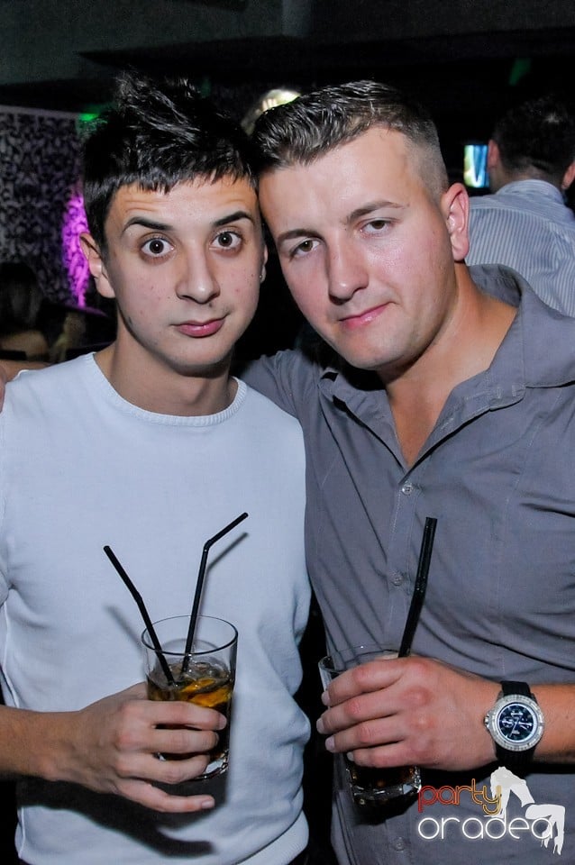 Petrecere în Club Life, 