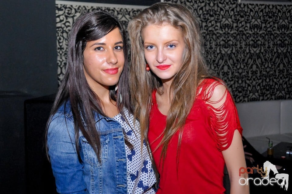 Petrecere în Club Life, 