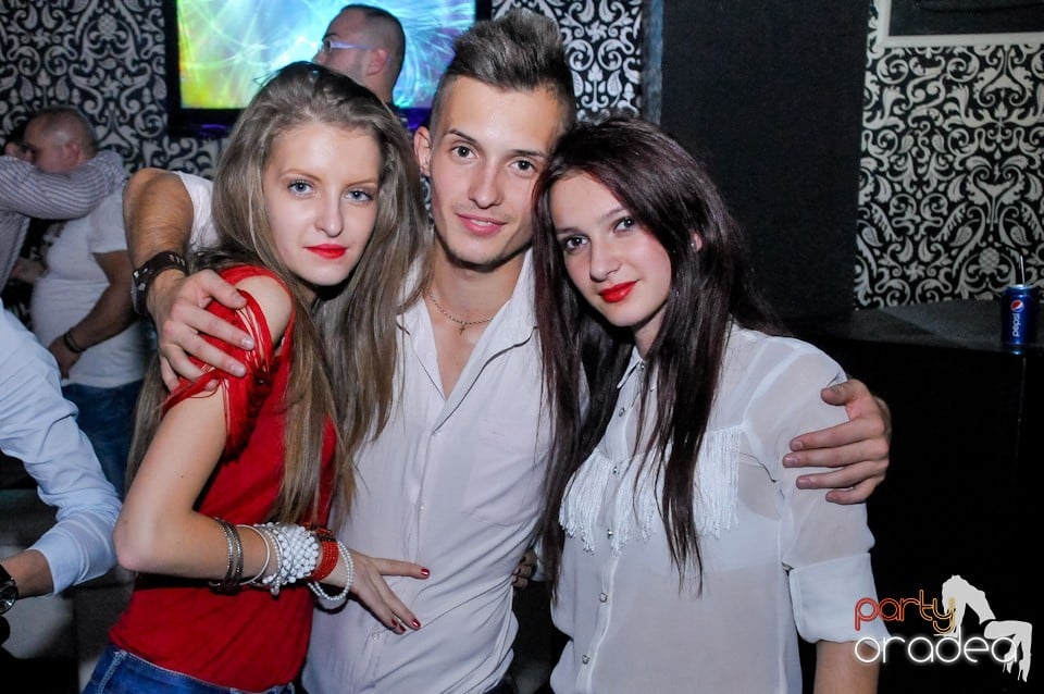 Petrecere în Club Life, 