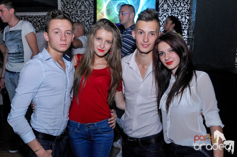 Petrecere în Club Life, 