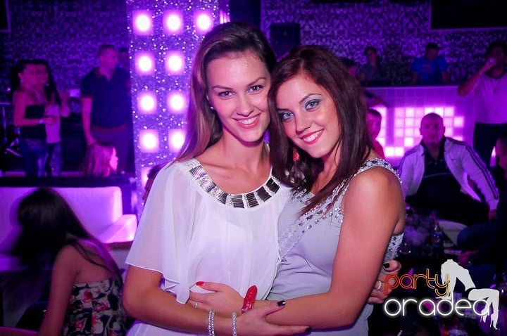 Petrecere în Club Life, 